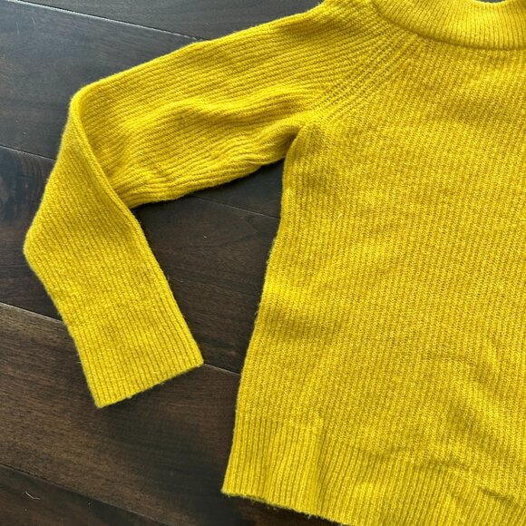 ANTHROPOLOGIE Moth RIbbed Sweater with Cutout Shoulders Size Small Yellow - Picture 4 of 9